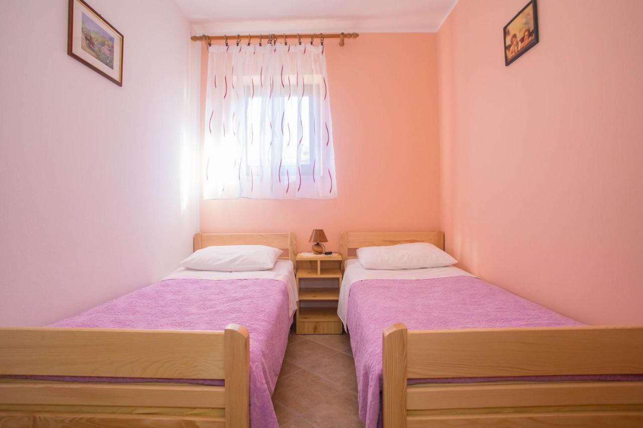 Vitas Funtana Buitenkant foto
